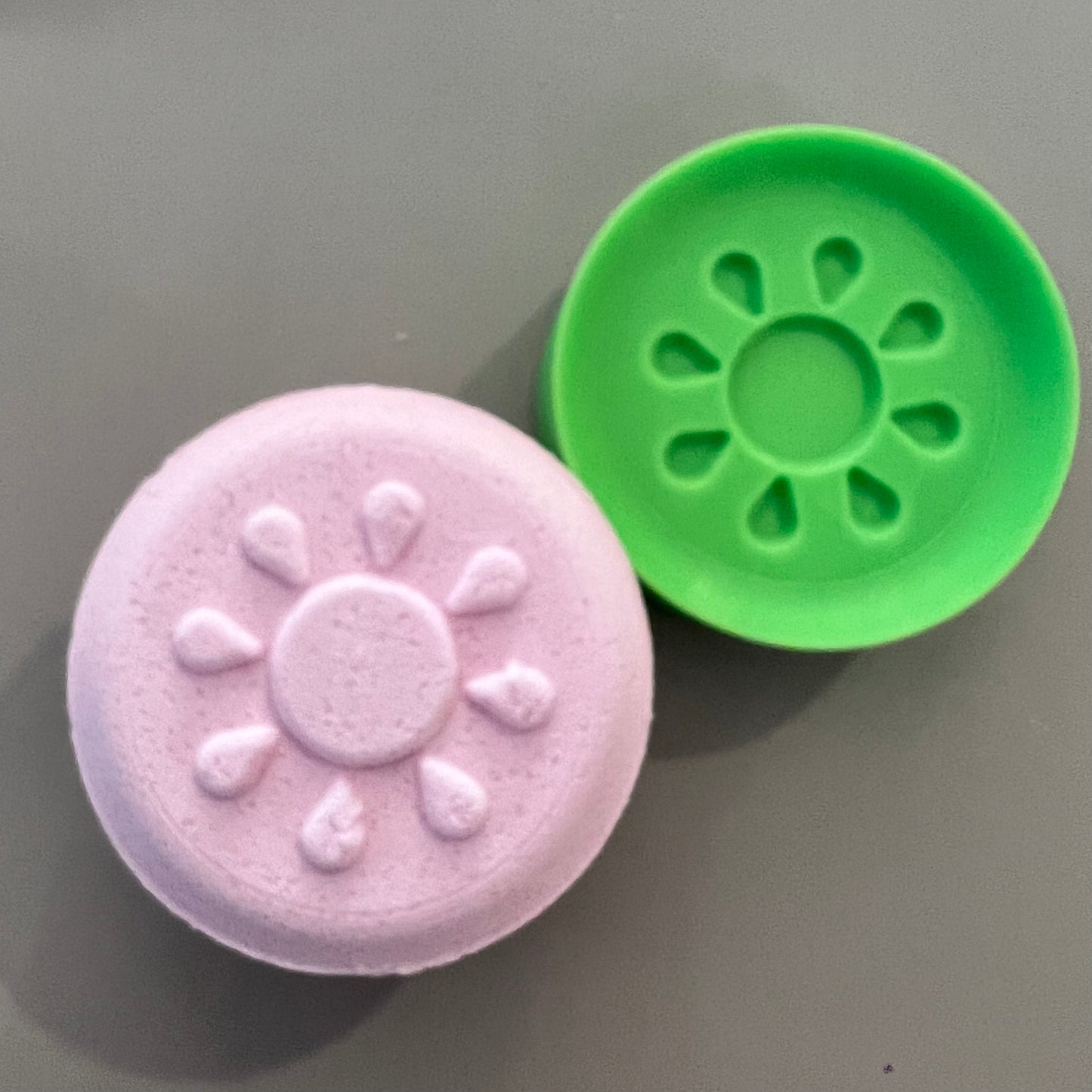 3 Piece Press Moulds and Plates Round Shaped