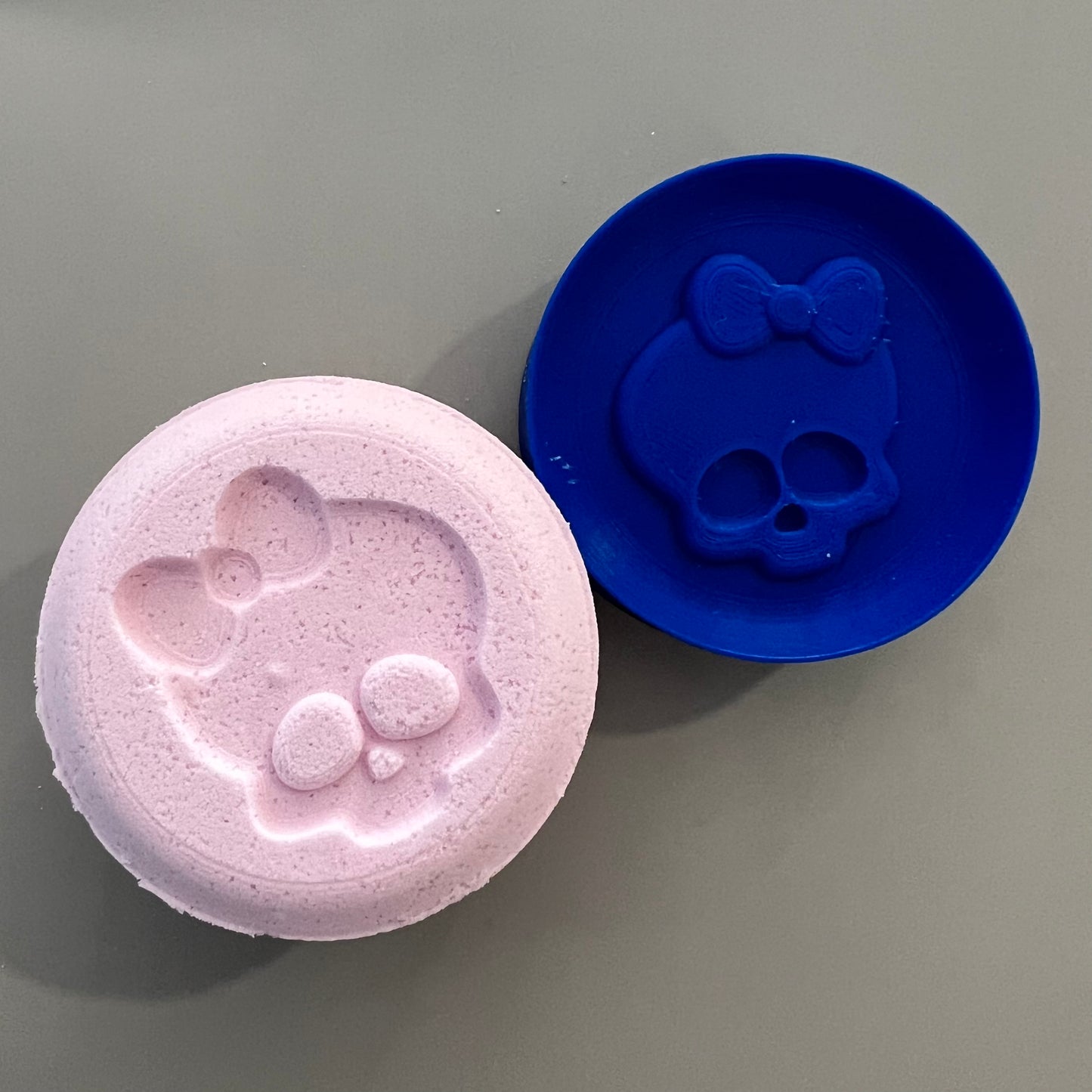 3 Piece Press Moulds and Plates Round Shaped